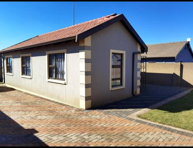 3 BEDROOM HOUSE FOR SALE IN TOEKOMSRUS